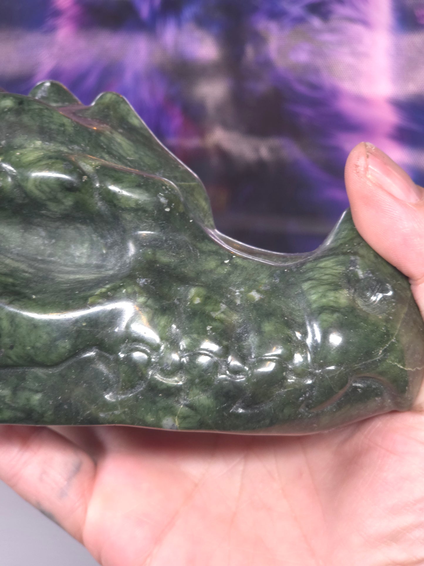 Serpentine jade dragons head 1kg