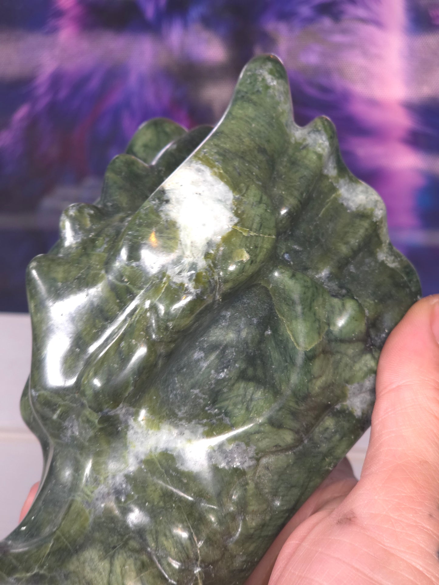 Serpentine jade dragons head 1kg