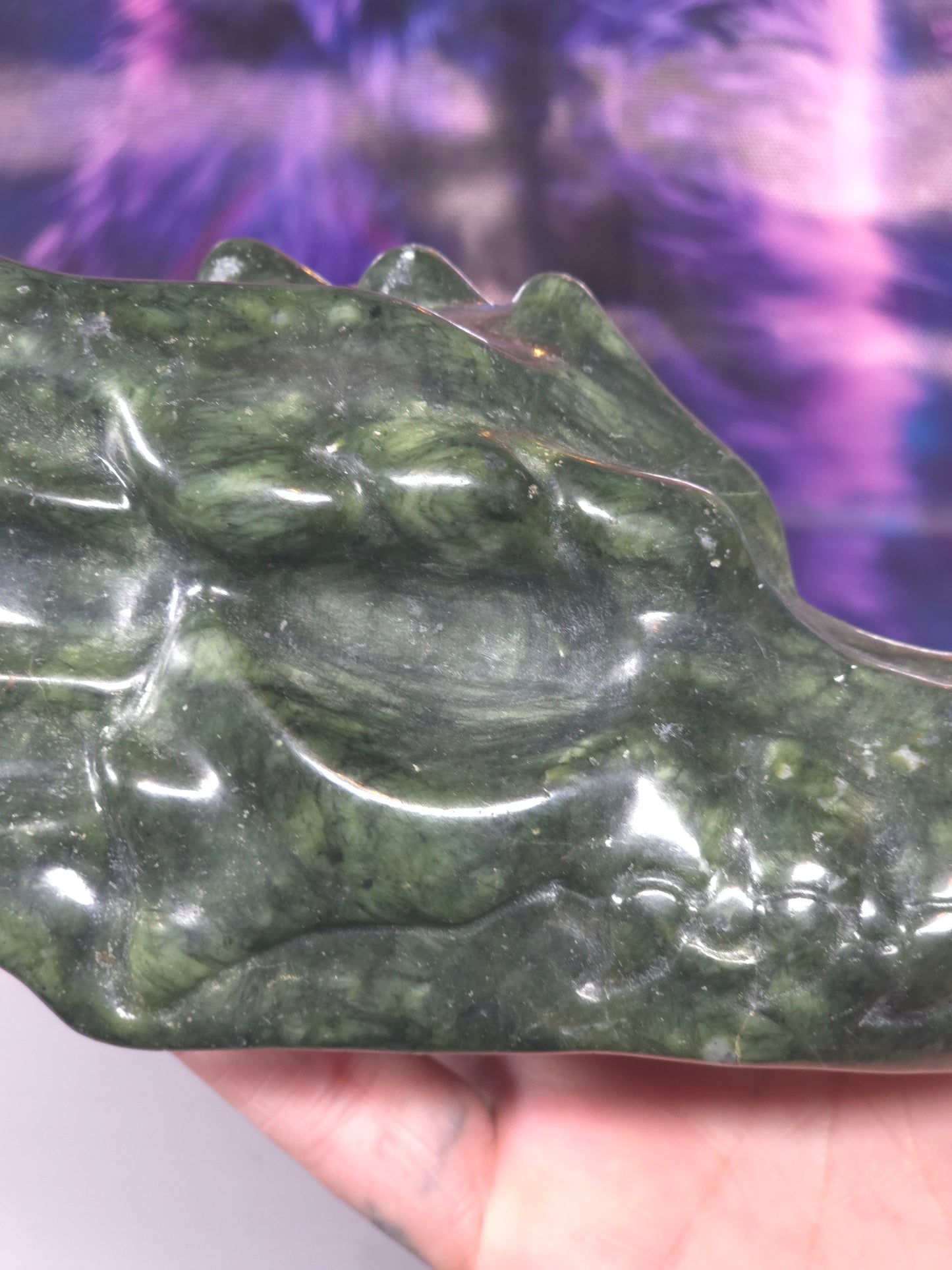 Serpentine jade dragons head 1kg