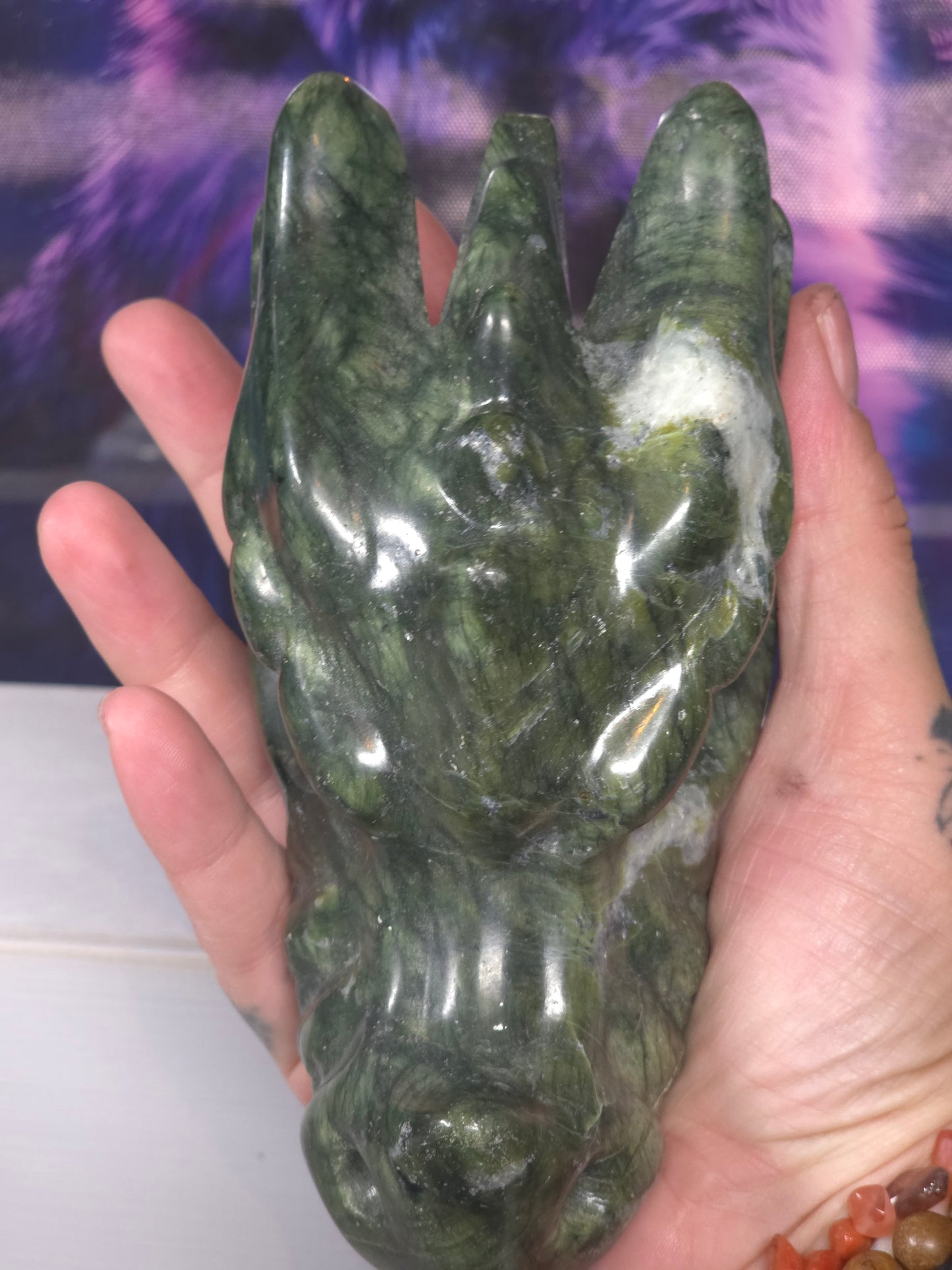 Serpentine jade dragons head 1kg