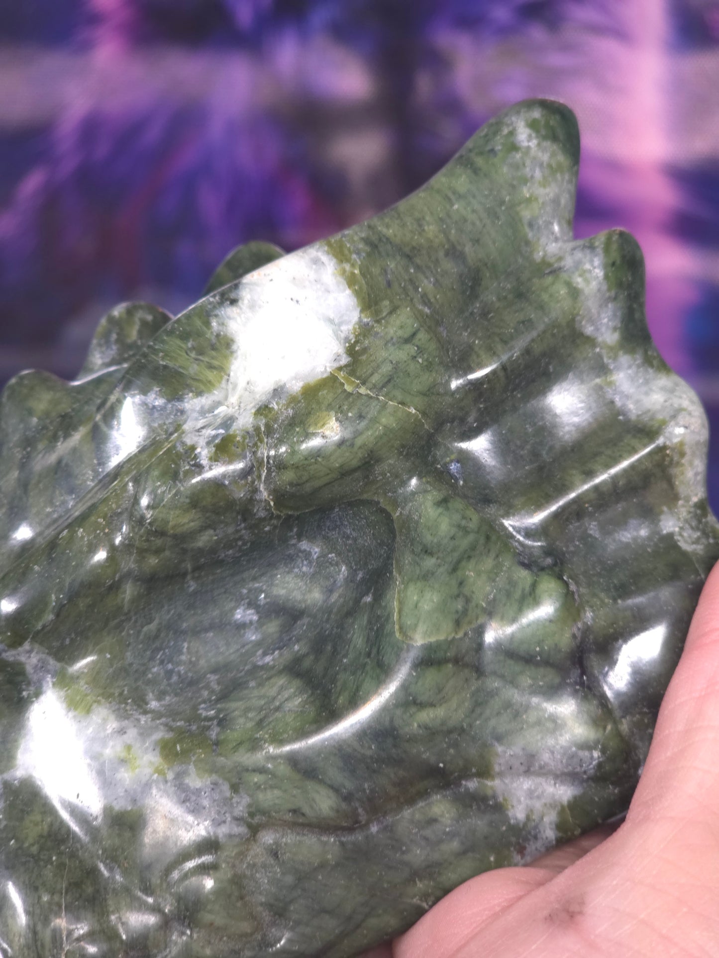 Serpentine jade dragons head 1kg