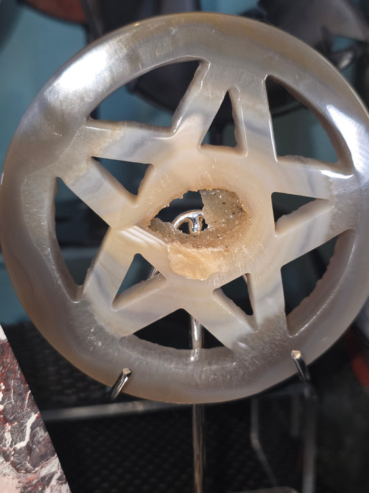 Druzys agate pentagram with stand