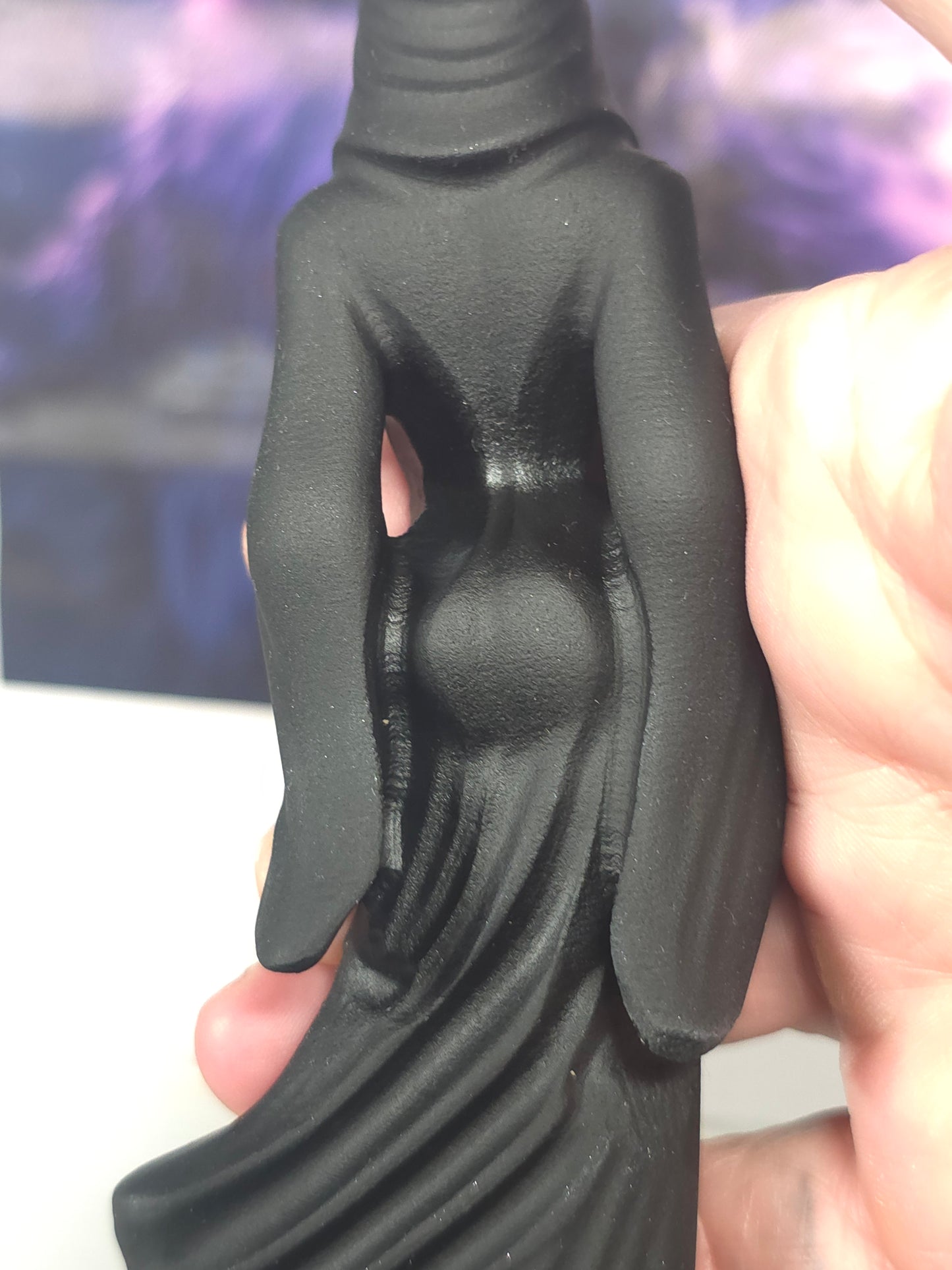 Black obsidan ghost lady elegance