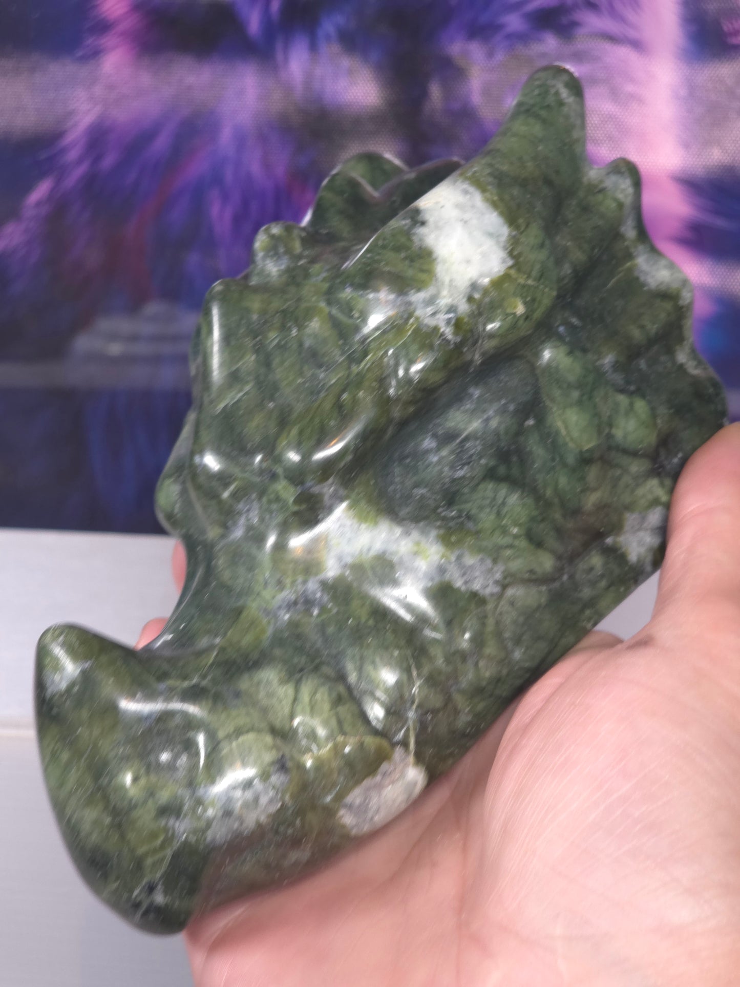 Serpentine jade dragons head 1kg