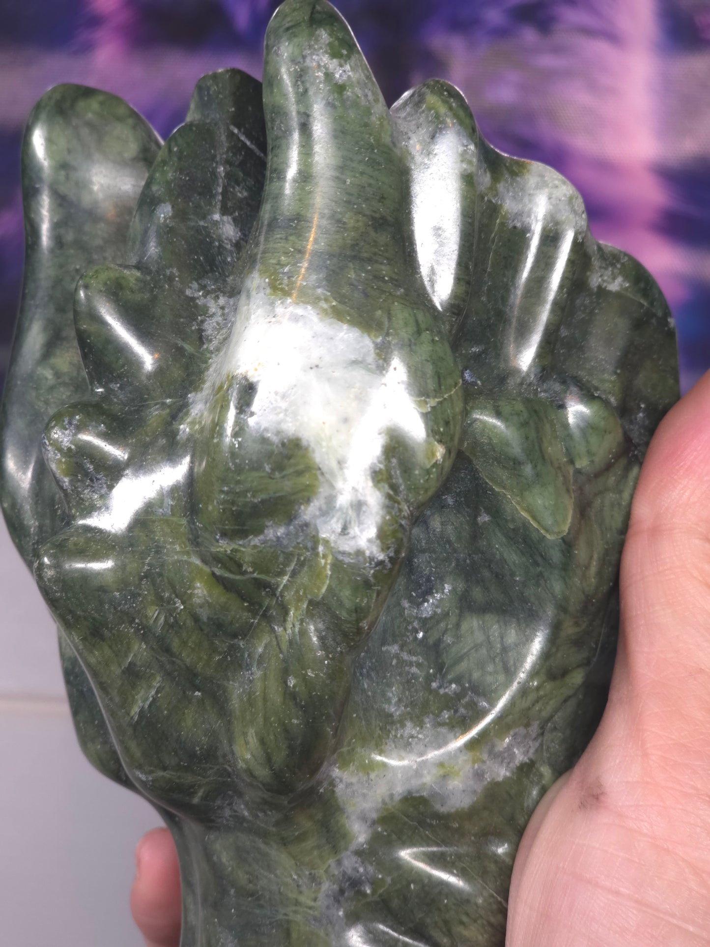 Serpentine jade dragons head 1kg