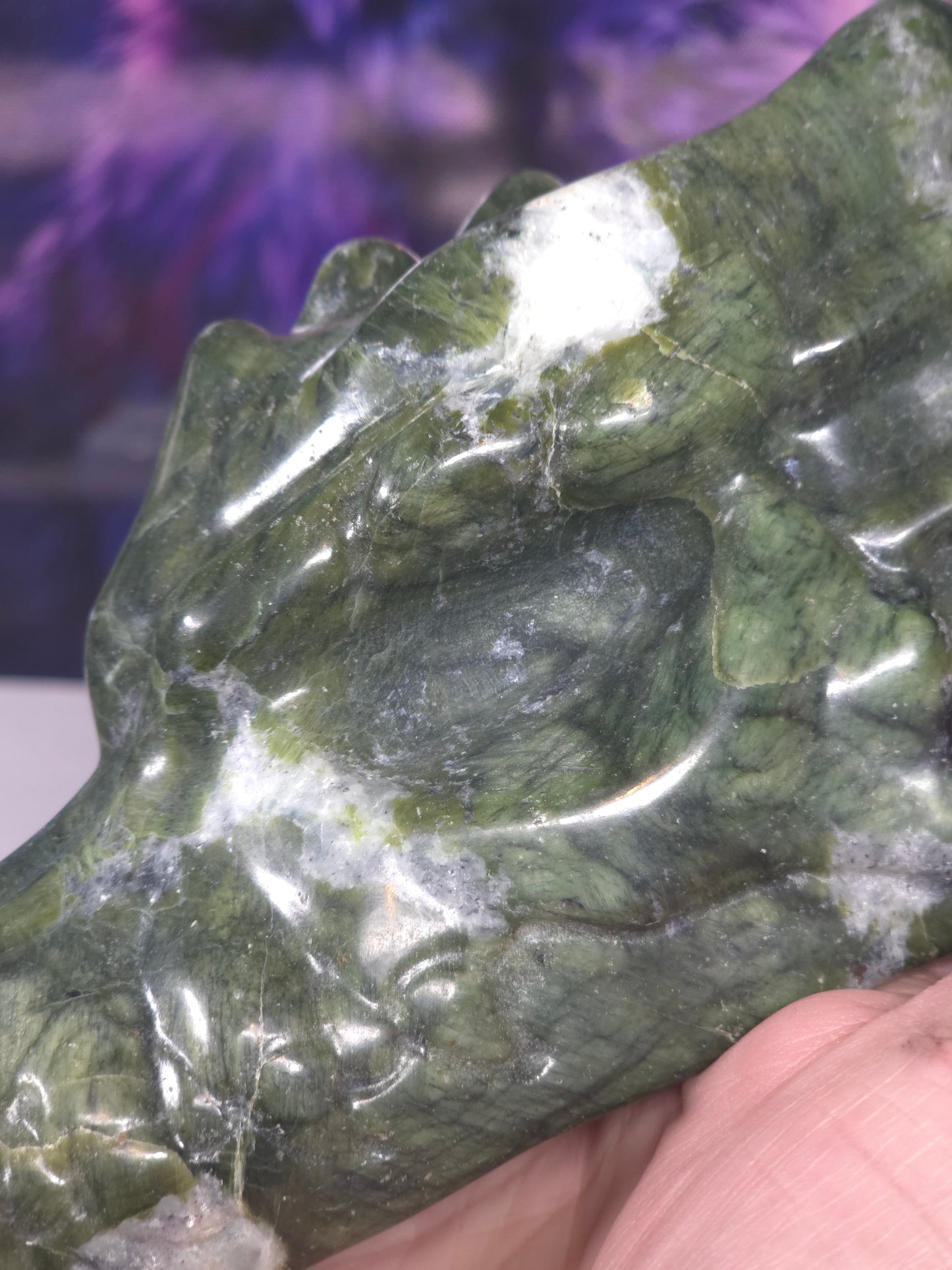 Serpentine jade dragons head 1kg