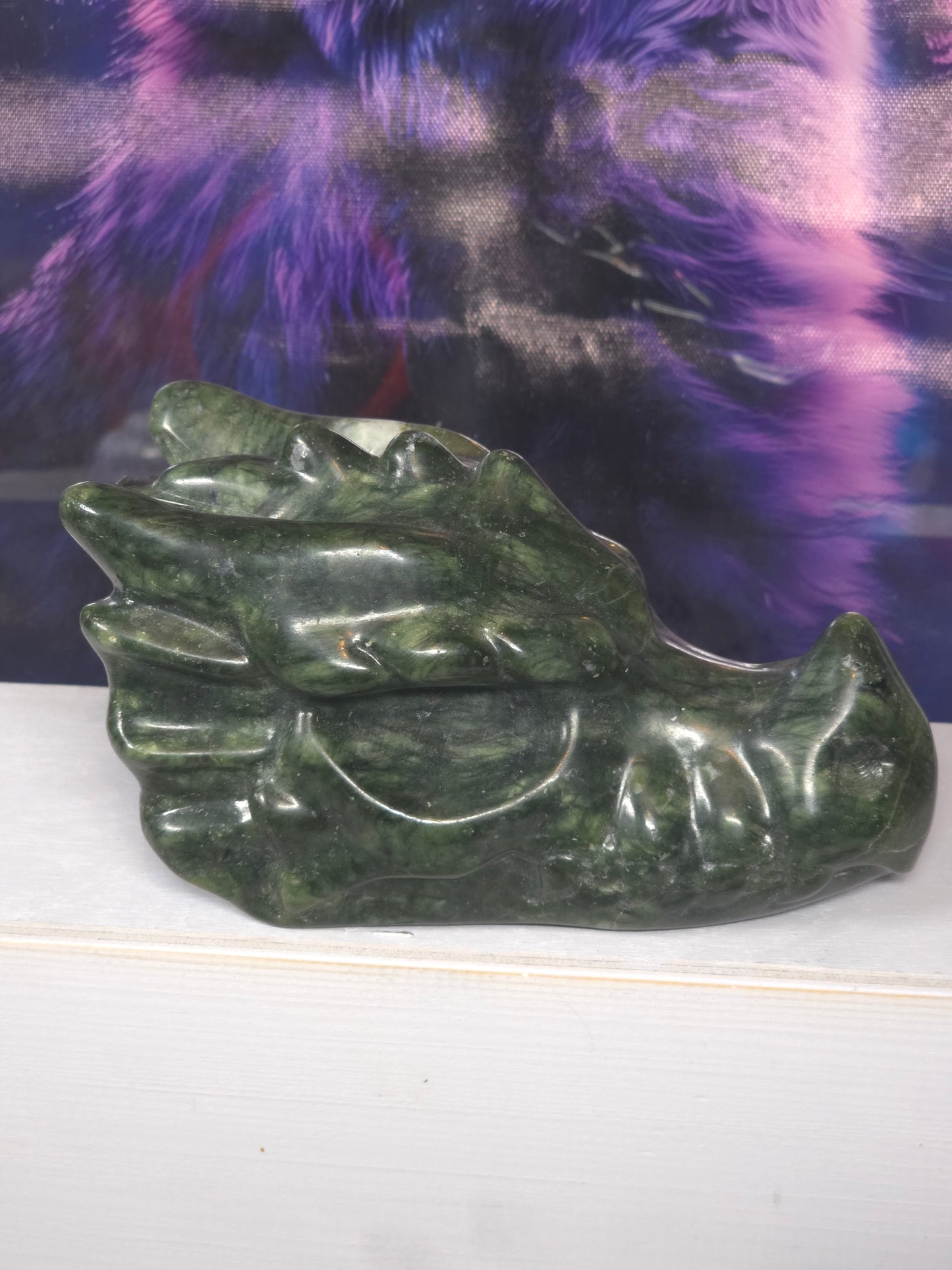 Serpentine jade dragons head 1kg