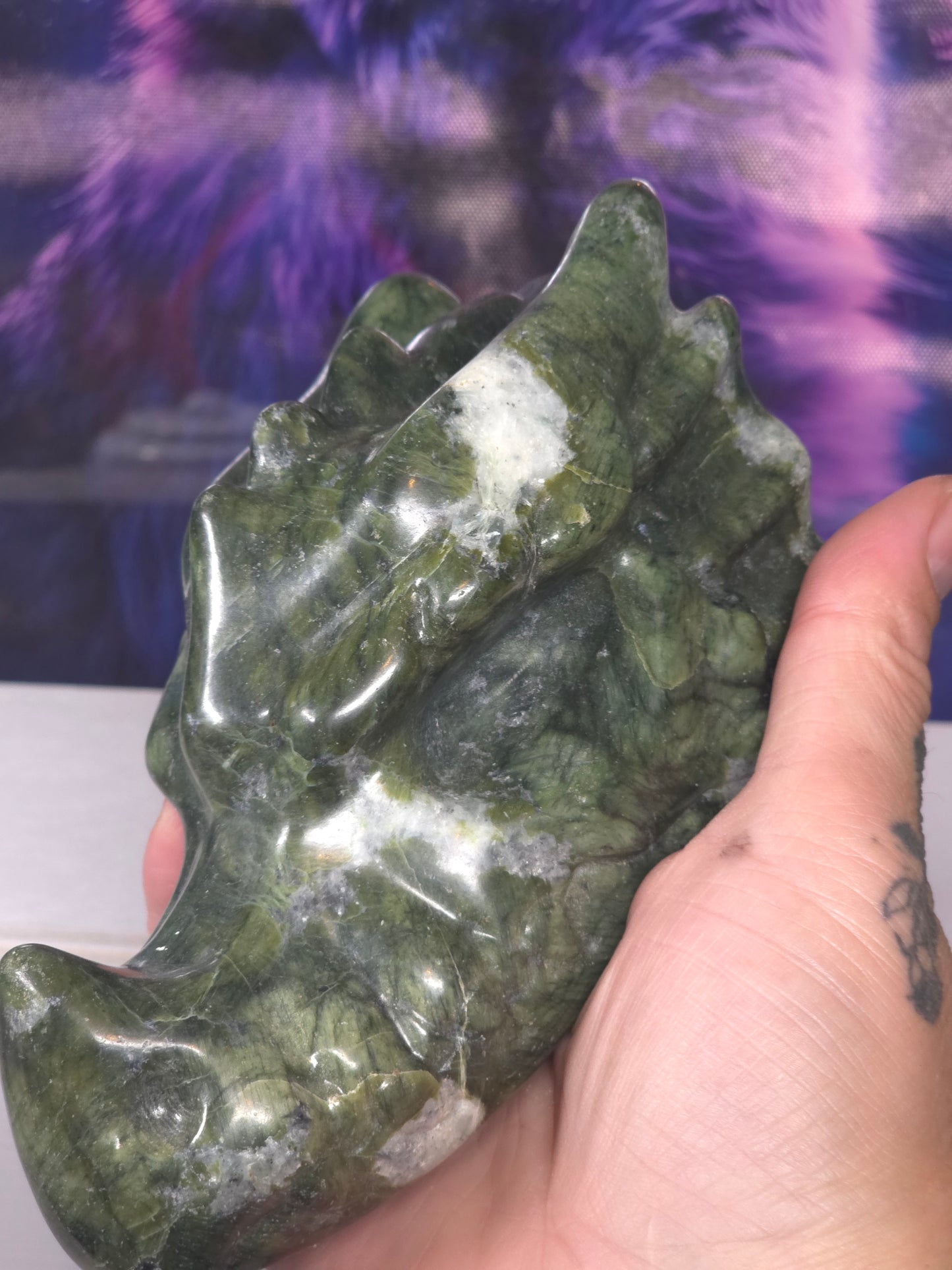 Serpentine jade dragons head 1kg