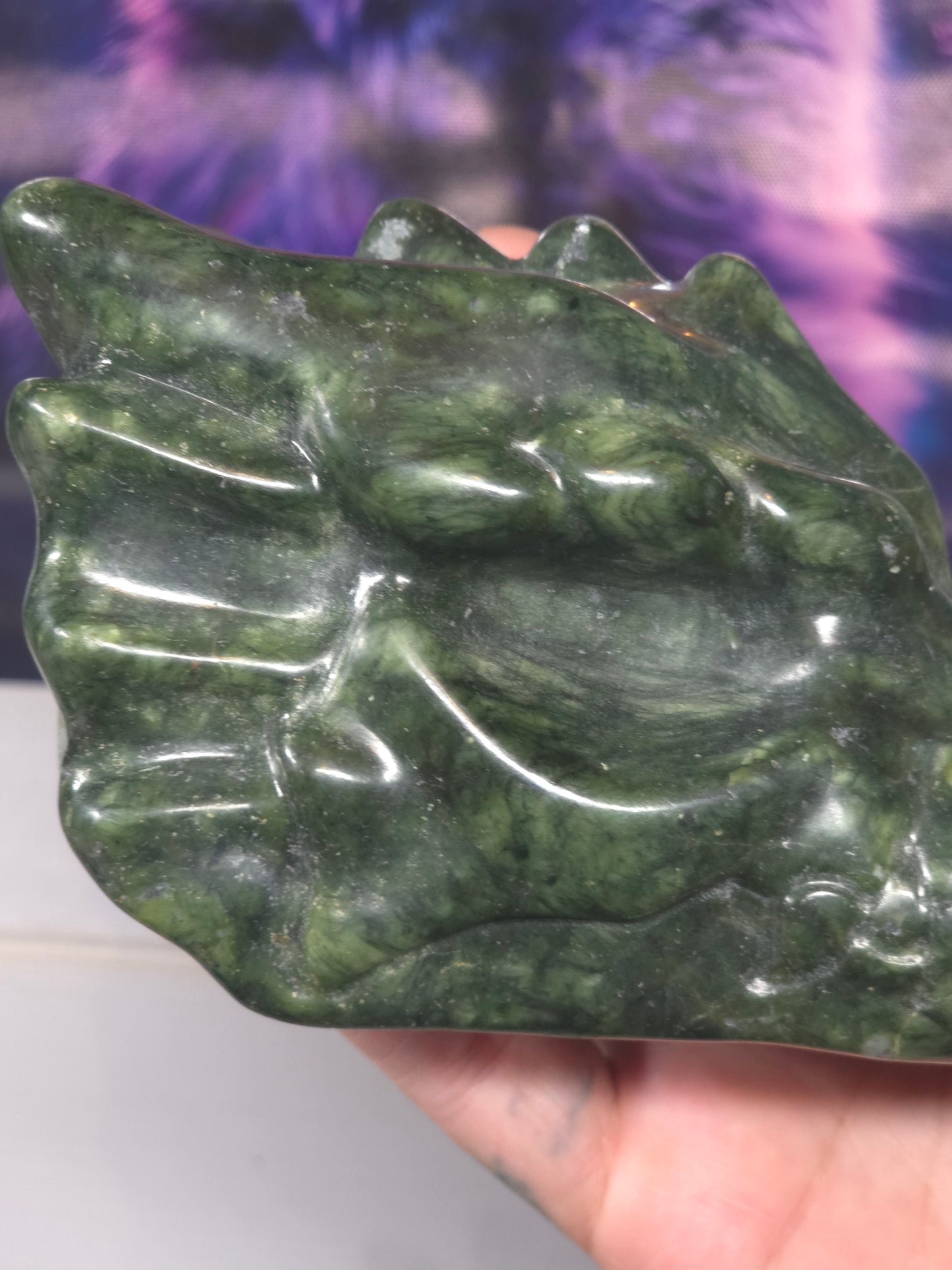 Serpentine jade dragons head 1kg