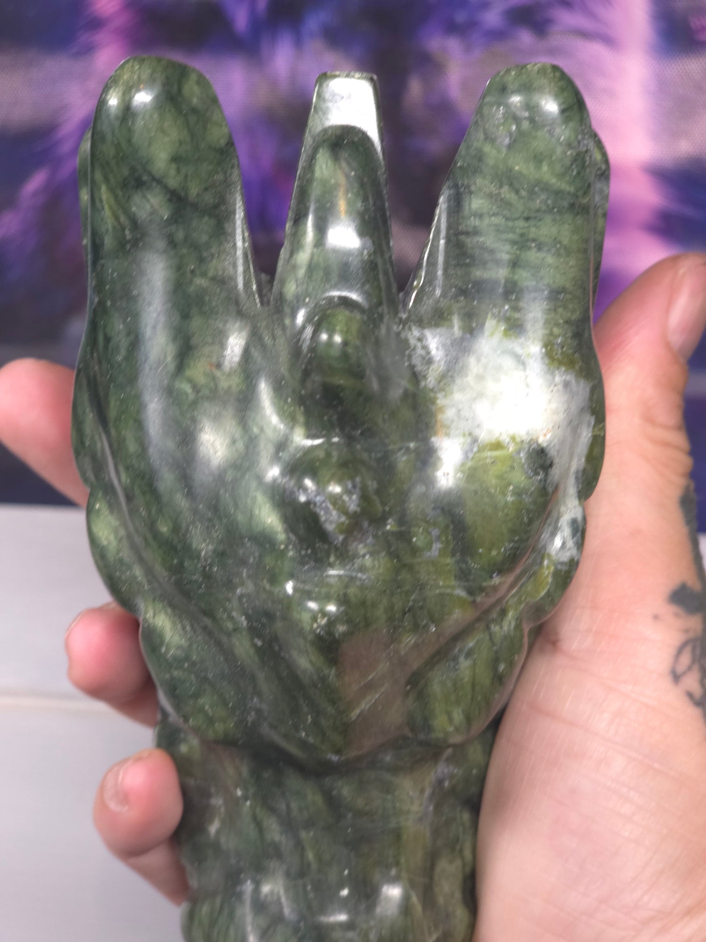Serpentine jade dragons head 1kg